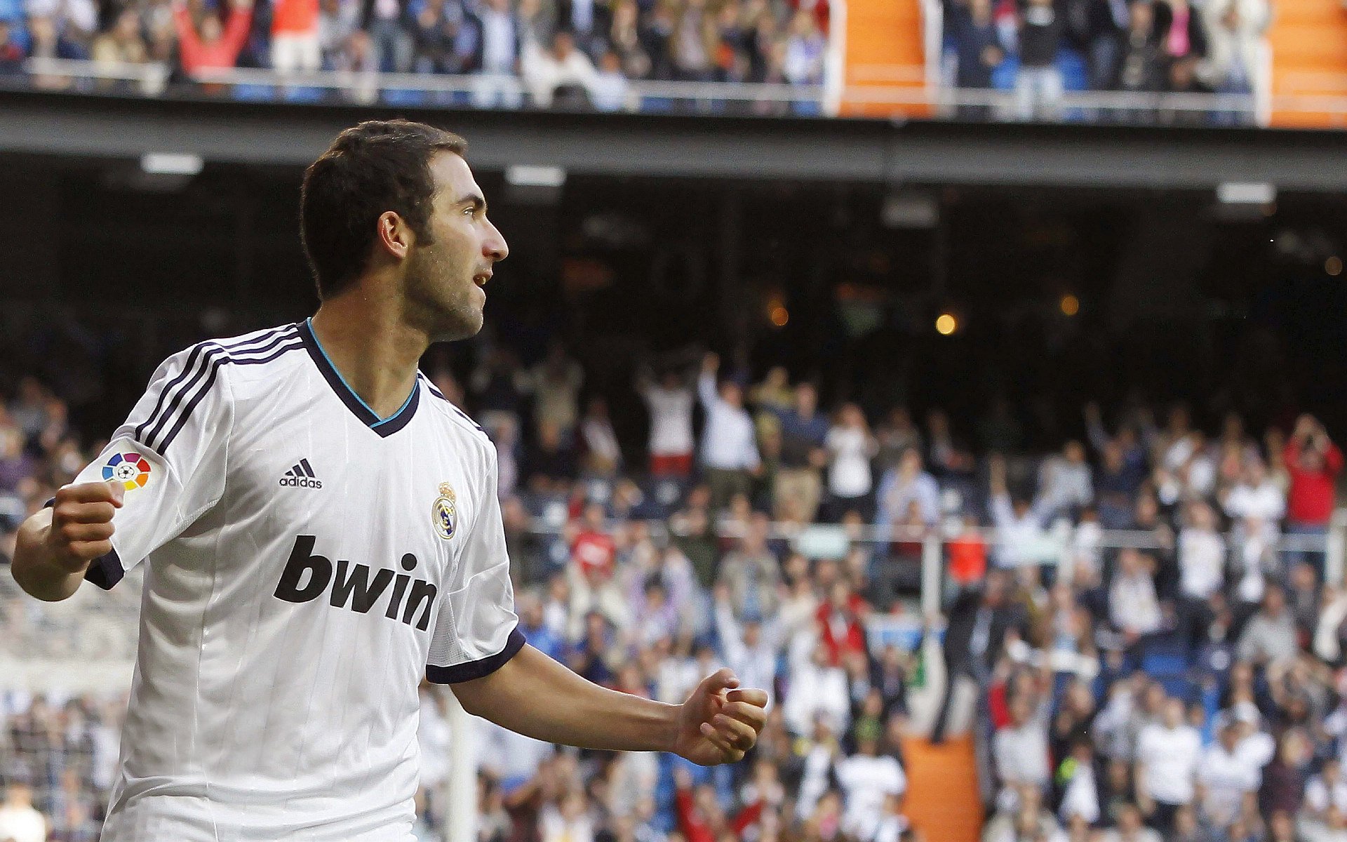 世界杯：社交媒体上流行“为家乡球队画徽章”活动 众多民间设计出炉